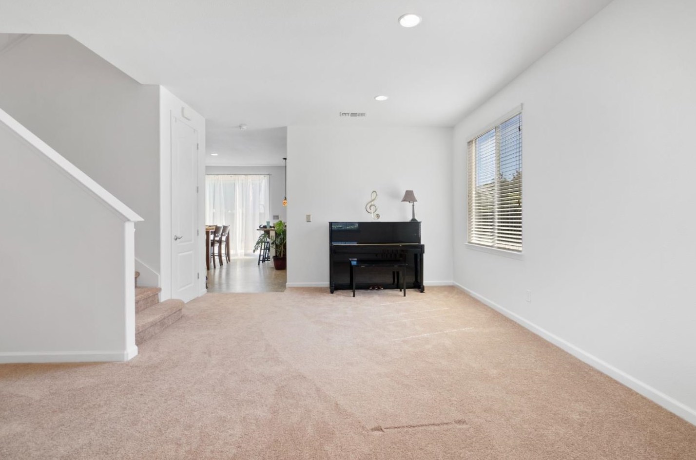 1731 Brighton Dr, Hollister CA  95023-8075 exterior