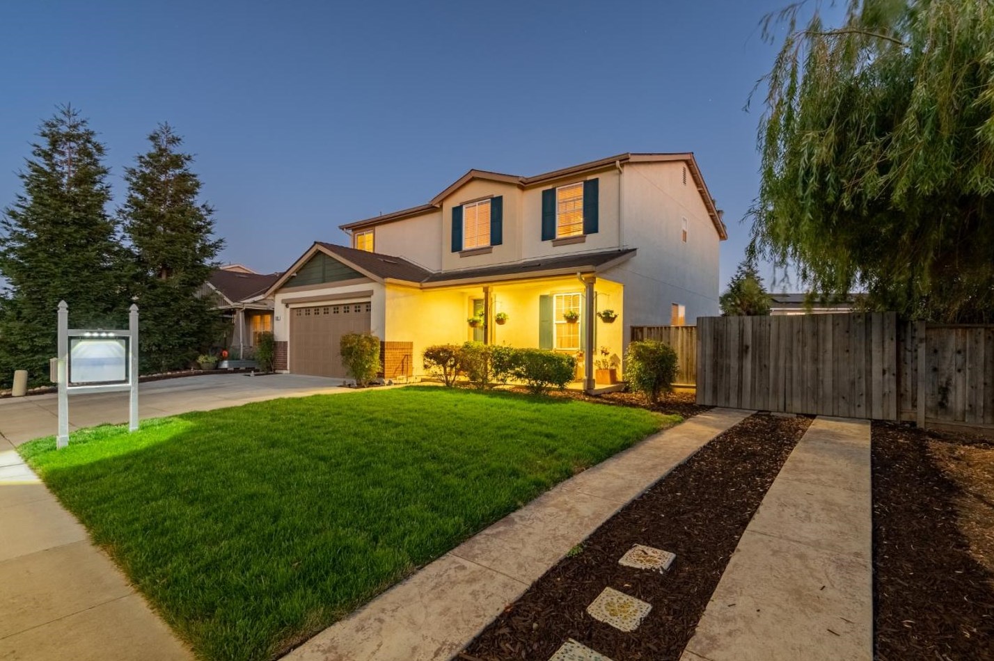 1731 Brighton Dr, Hollister CA  95023-8075 exterior