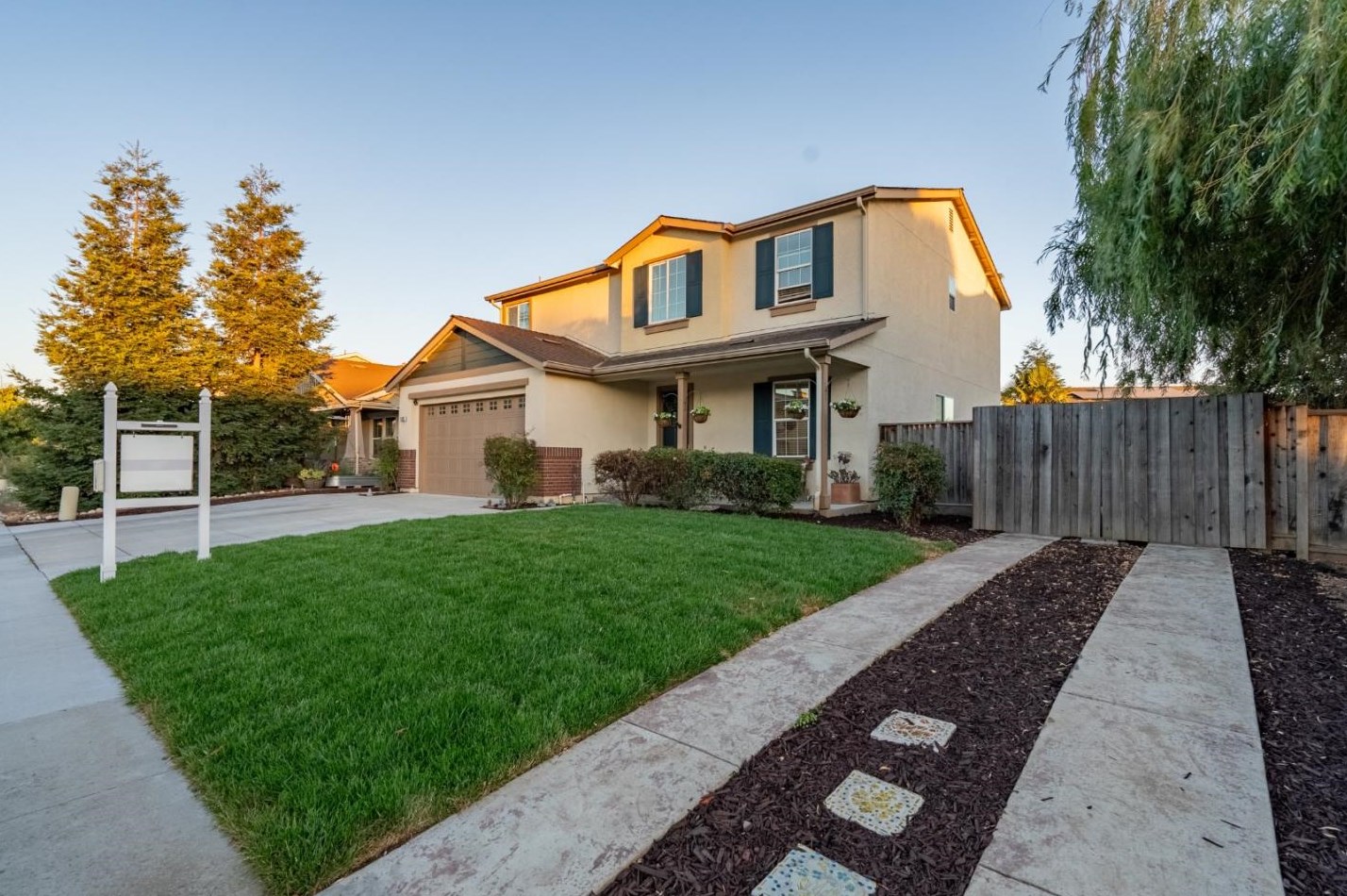 1731 Brighton Dr, Hollister CA  95023-8075 exterior