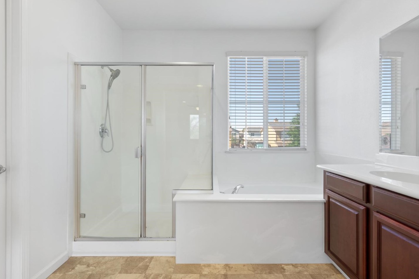 1731 Brighton Dr, Hollister CA  95023-8075 exterior