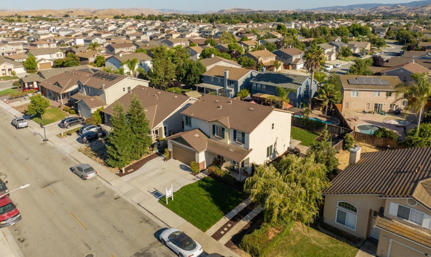 1731 Brighton Dr, Hollister CA  95023-8075 exterior