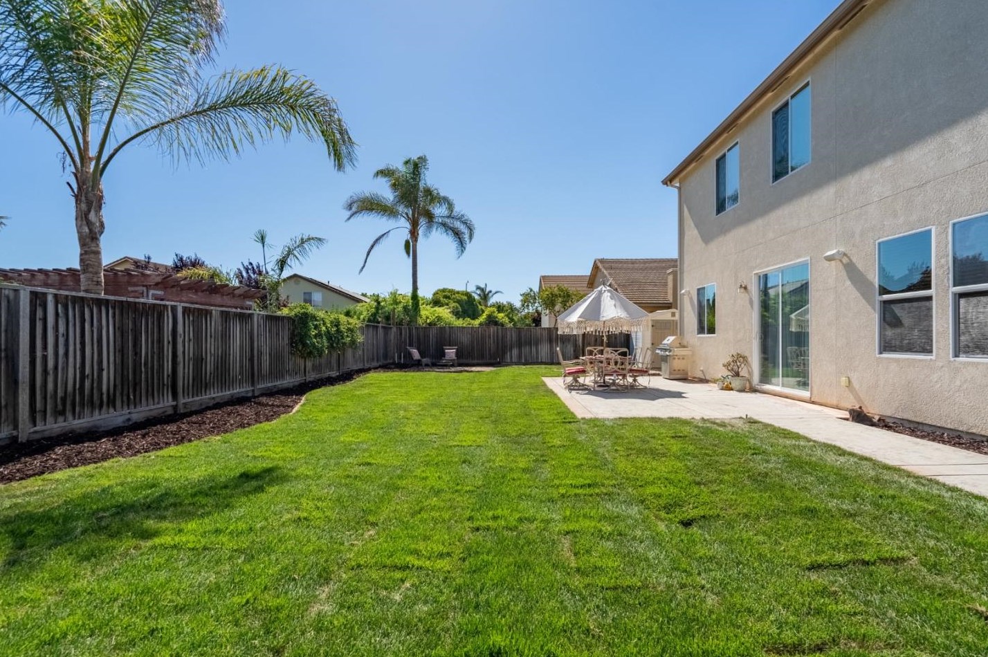 1731 Brighton Dr, Hollister CA  95023-8075 exterior