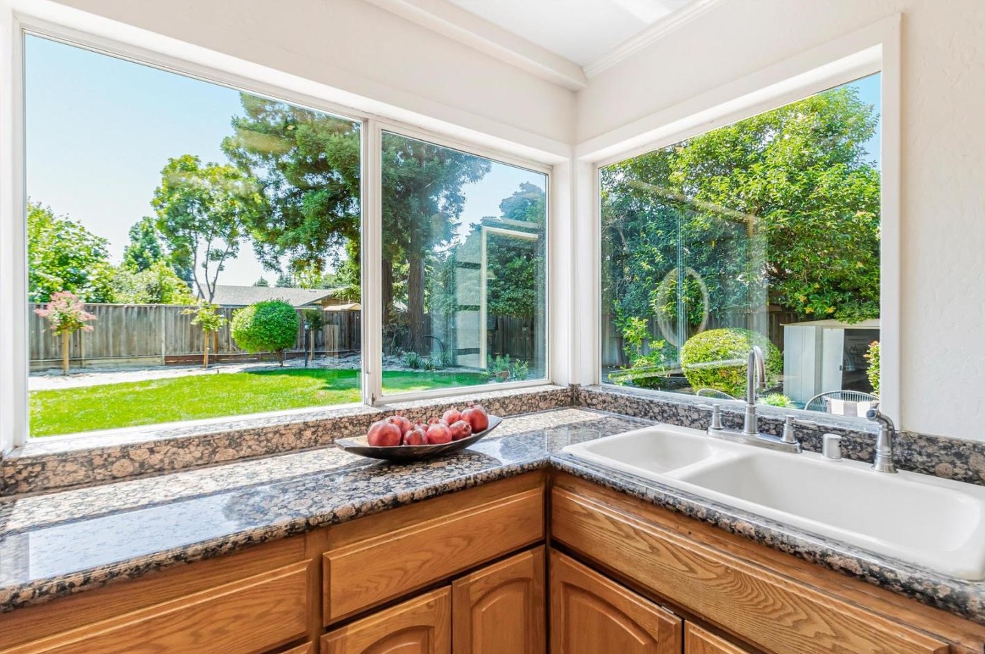 1570 Ben Roe Dr, Los Altos CA 94024-6241 exterior