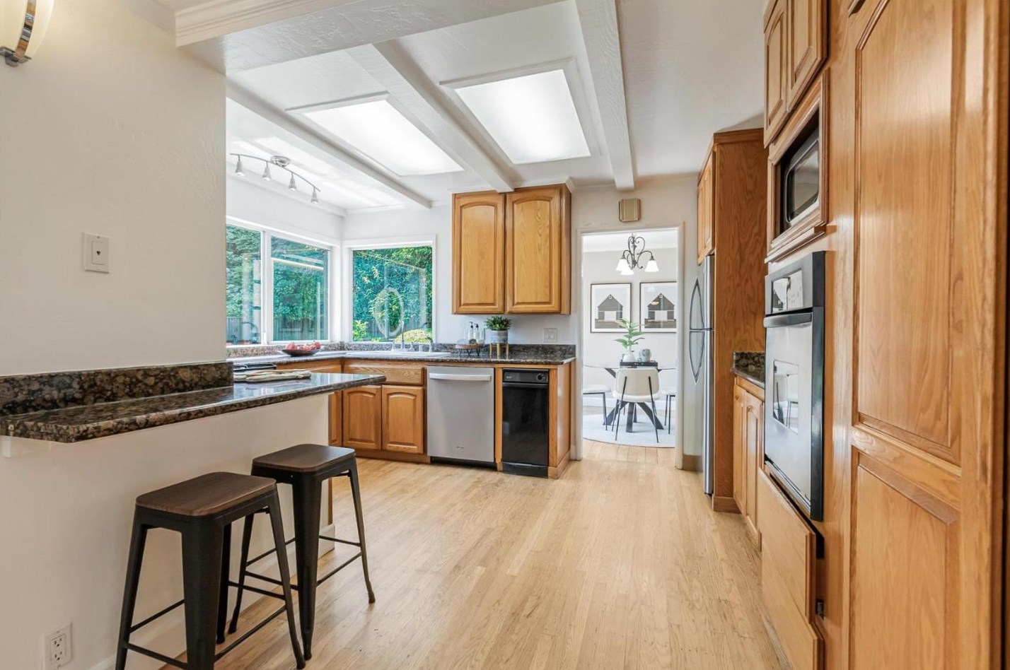 1570 Ben Roe Dr, Los Altos CA 94024-6241 exterior