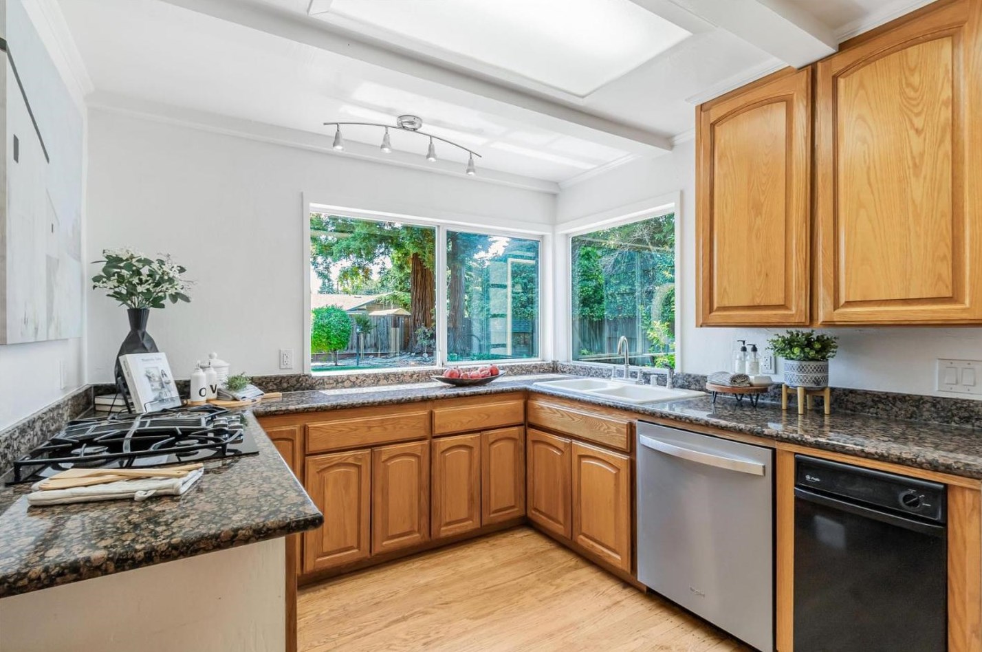 1570 Ben Roe Dr, Los Altos CA 94024-6241 exterior