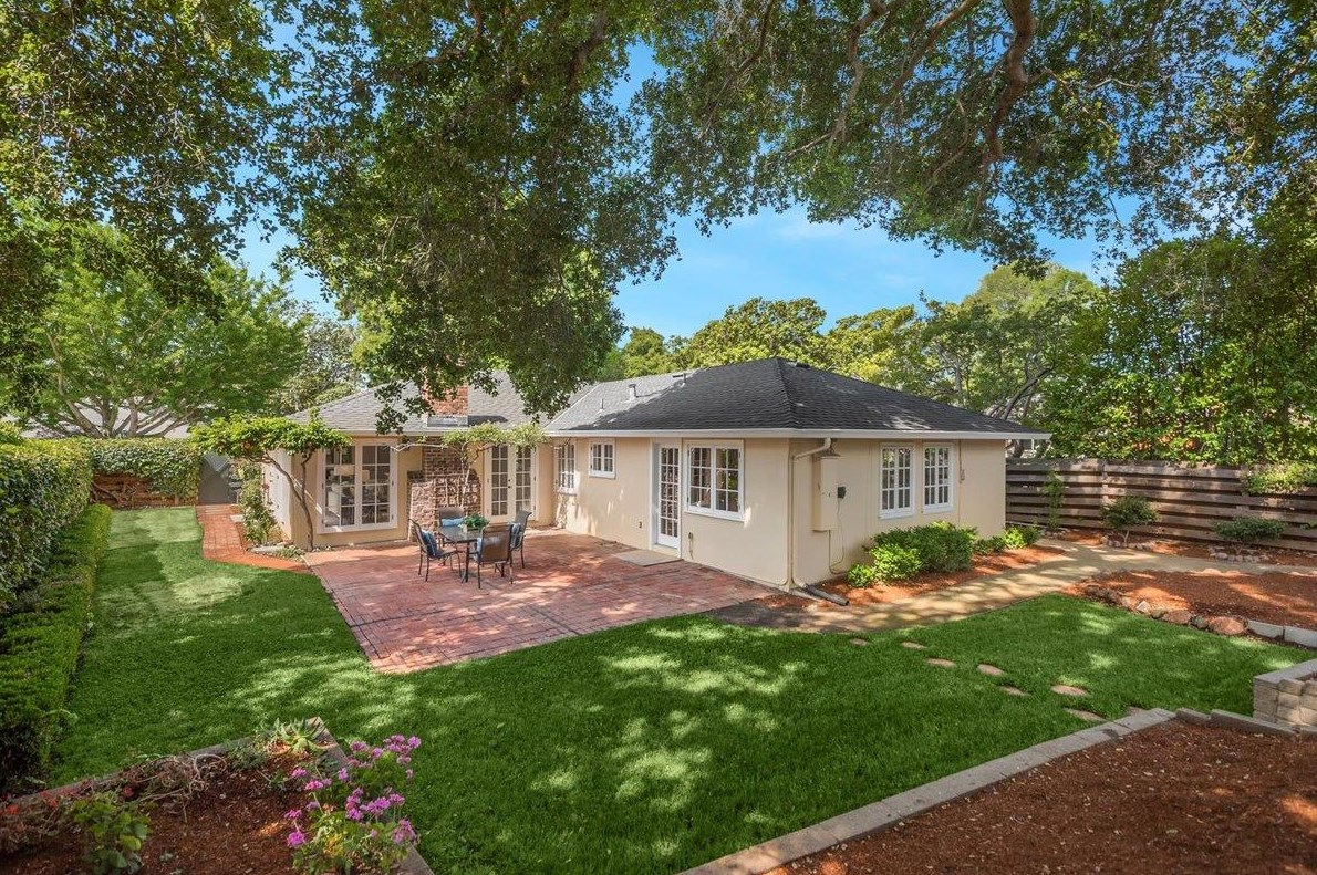 1657 Edgewood Dr, Palo Alto CA  94303-2821 exterior