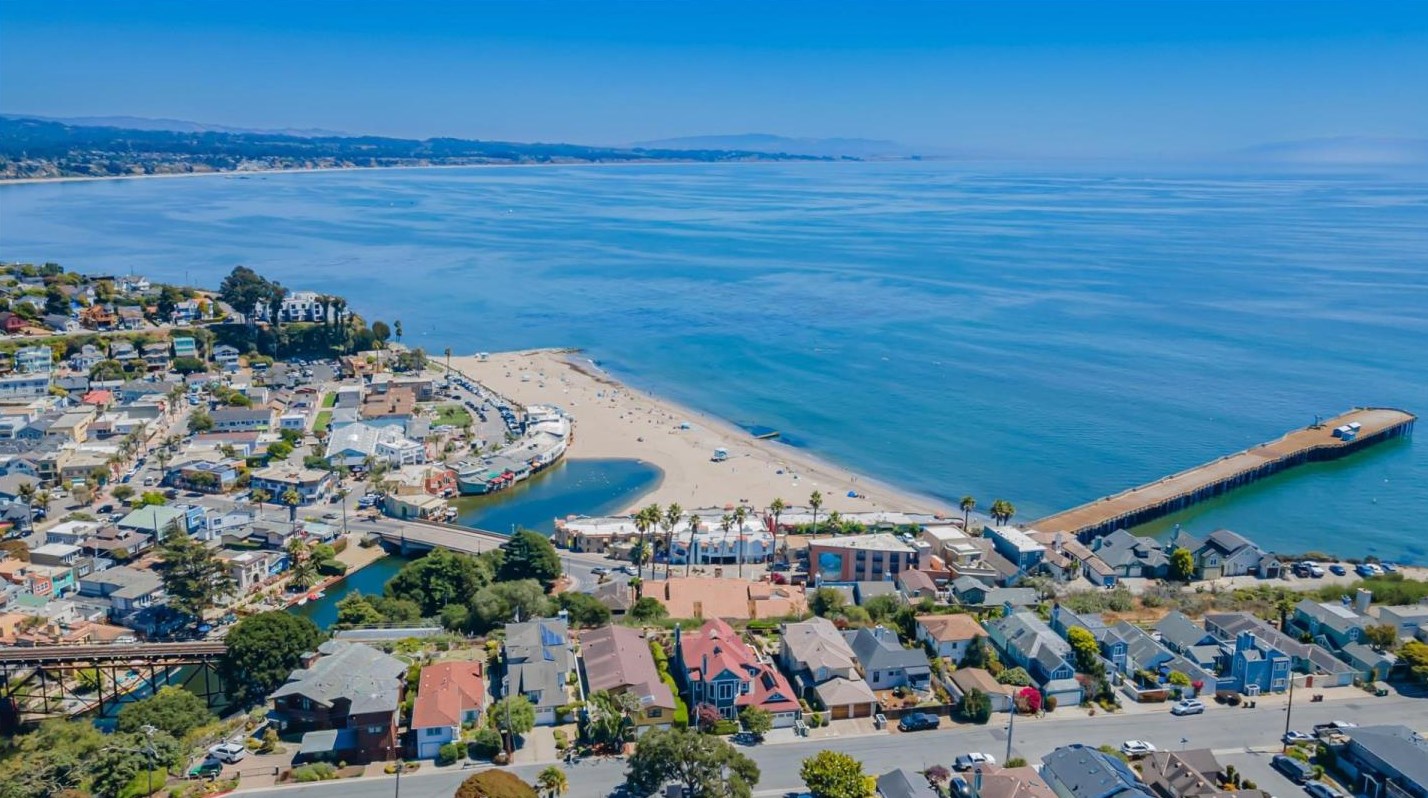 1555 Lincoln Ave, Capitola CA  95010-3852 exterior