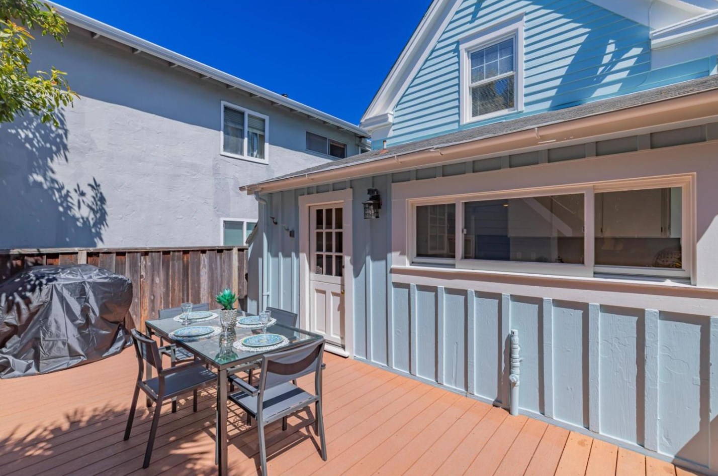 1555 Lincoln Ave, Capitola CA  95010-3852 exterior