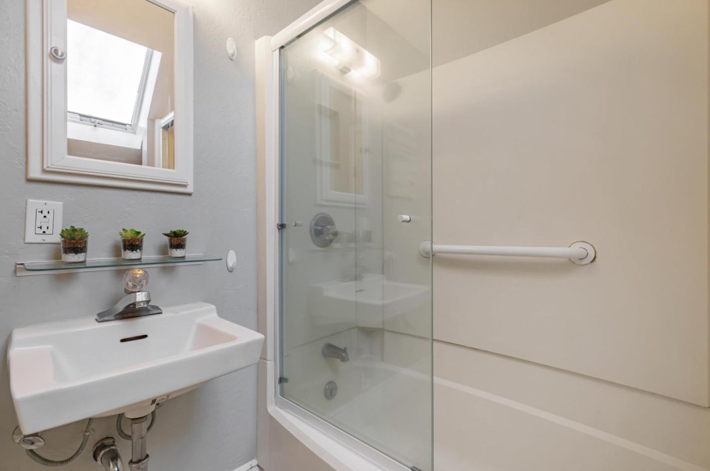 1555 Lincoln Ave, Capitola CA  95010-3852 exterior