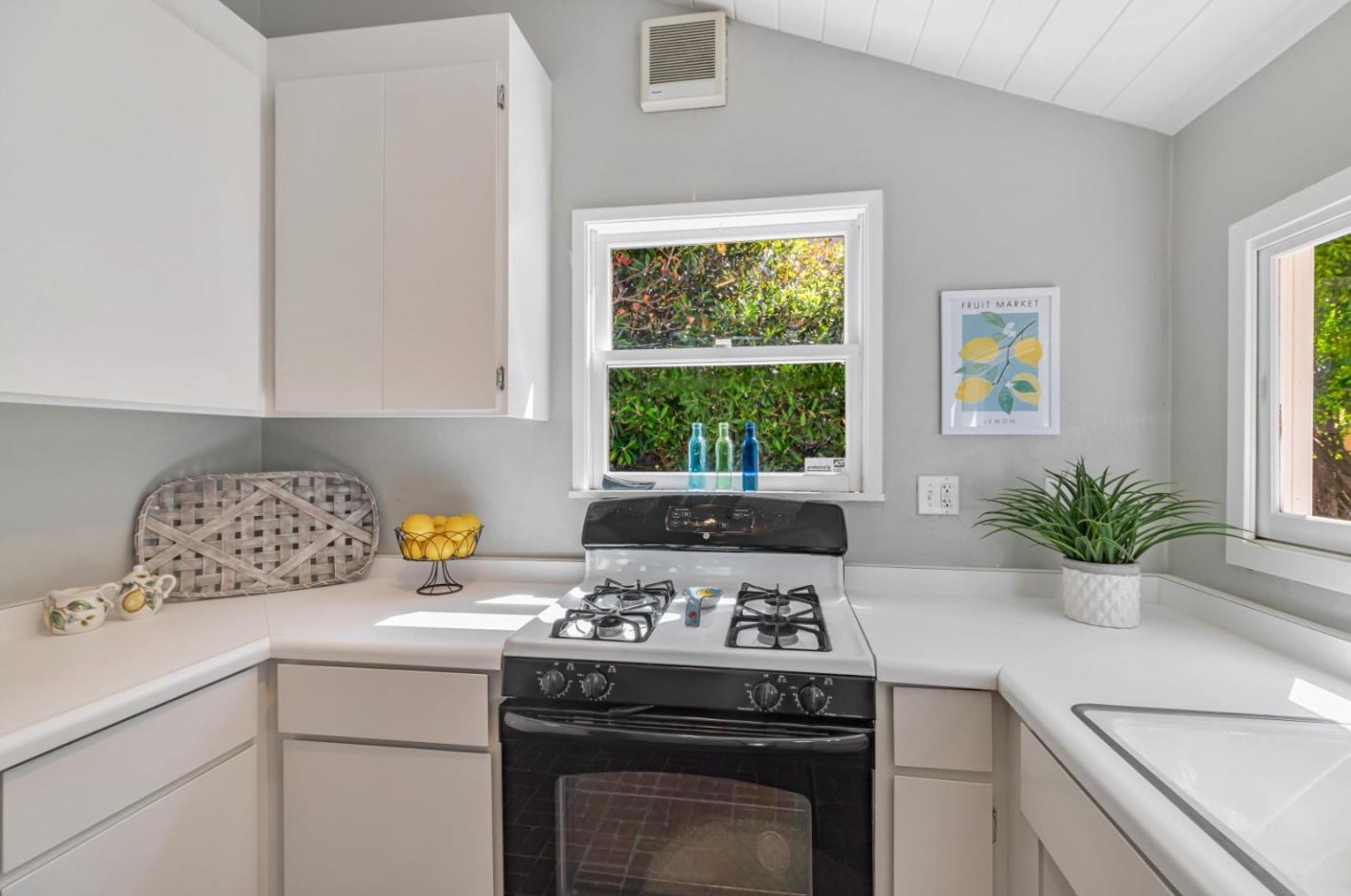 1555 Lincoln Ave, Capitola CA  95010-3852 exterior