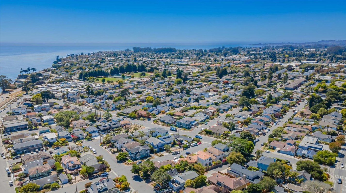 1555 Lincoln Ave, Capitola CA  95010-3852 exterior