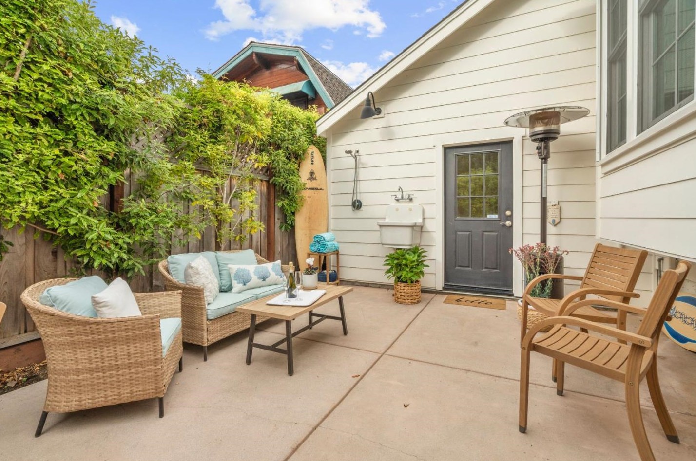 306 El Salto Dr, Capitola CA 95010-3414 exterior