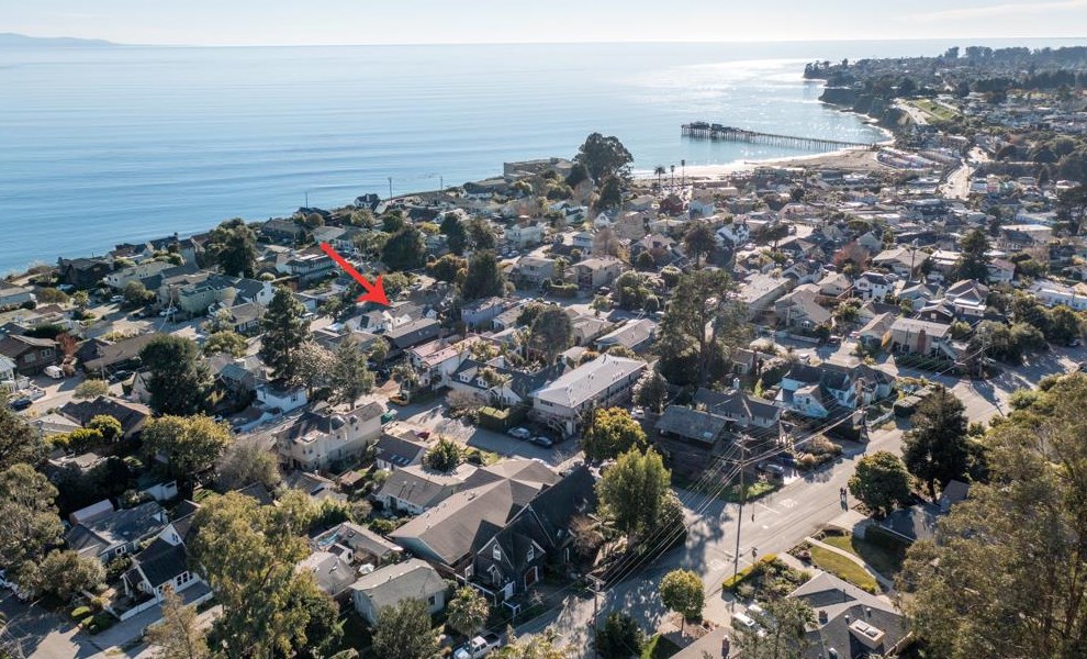 306 El Salto Dr, Capitola CA 95010-3414 exterior