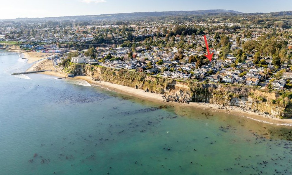 306 El Salto Dr, Capitola CA 95010-3414 exterior