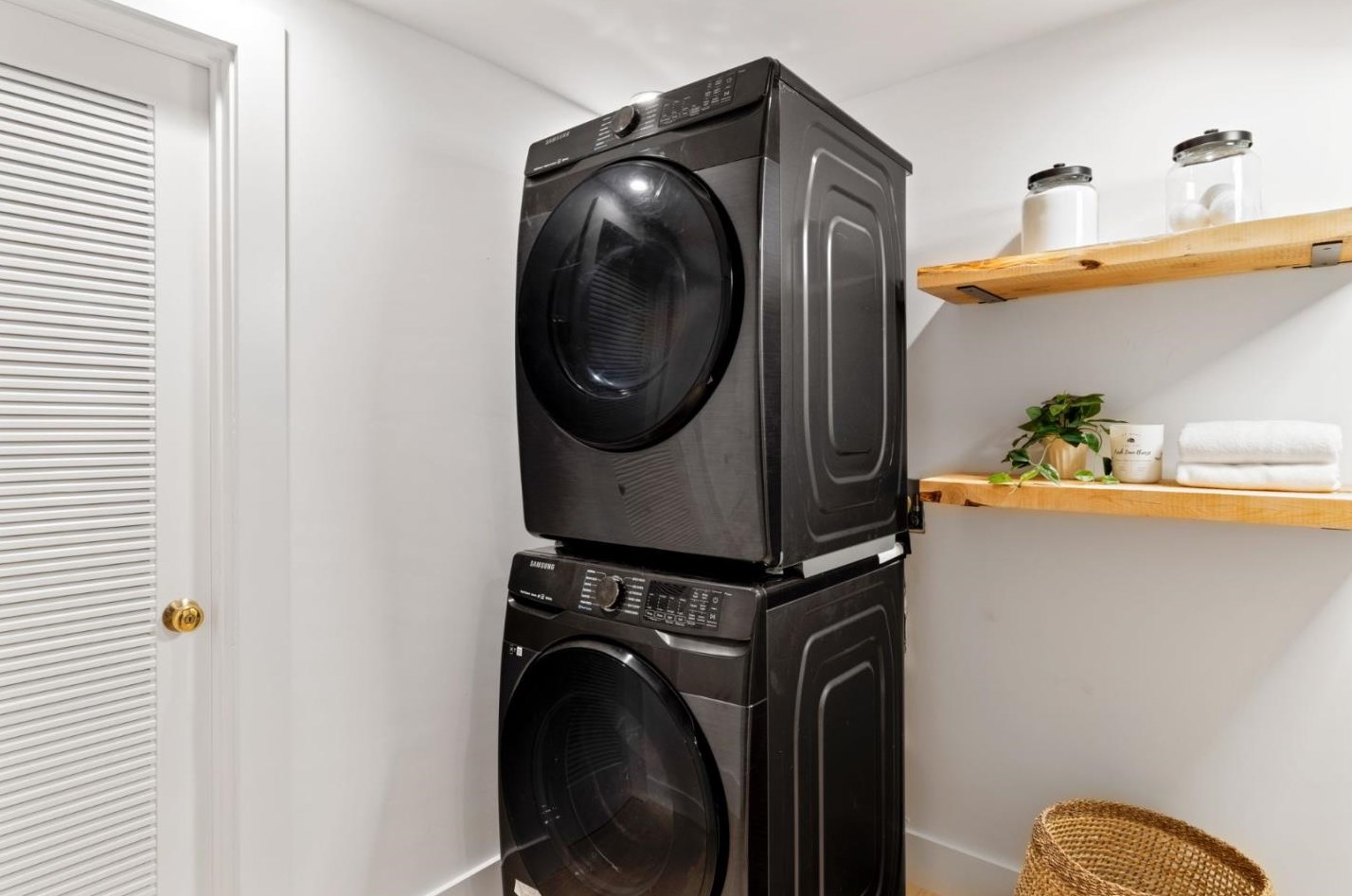 470 La Mesa Dr, Menlo Park CA  94028-7413 exterior