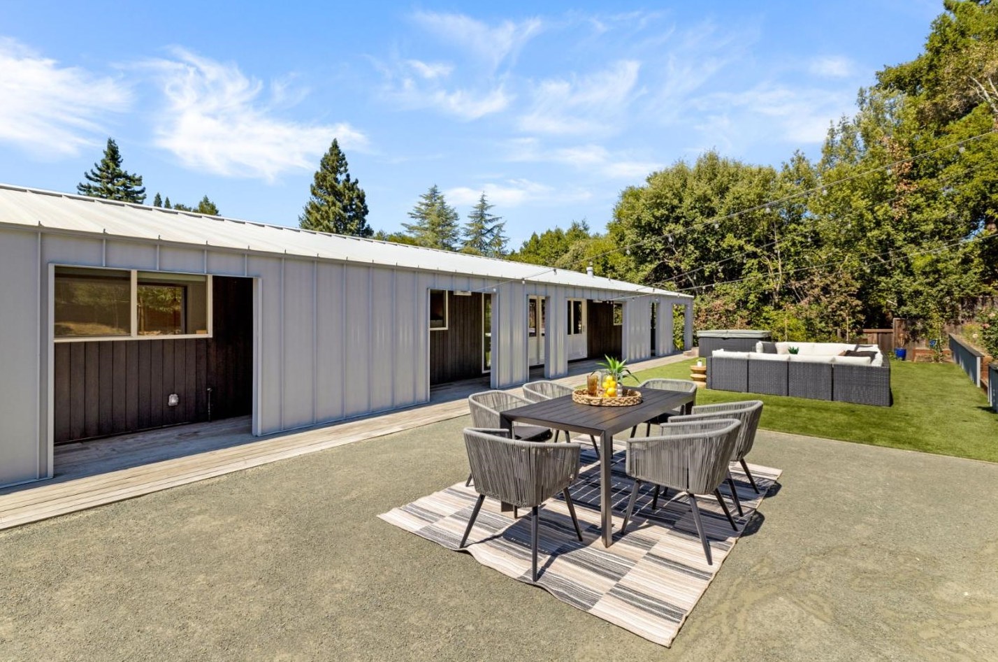 470 La Mesa Dr, Menlo Park CA  94028-7413 exterior