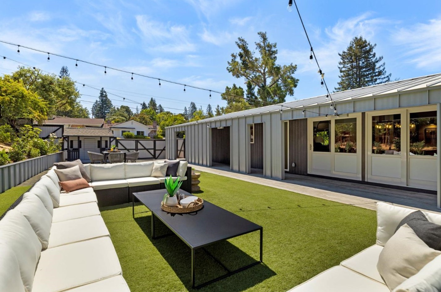 470 La Mesa Dr, Menlo Park CA  94028-7413 exterior