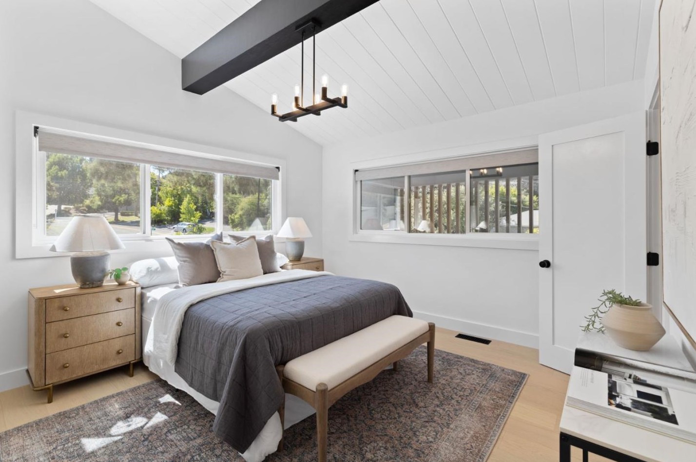 470 La Mesa Dr, Menlo Park CA  94028-7413 exterior