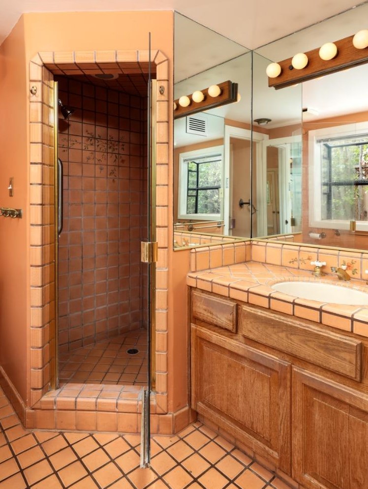 914 Riverside Dr, Los Altos CA 94024-4828 exterior