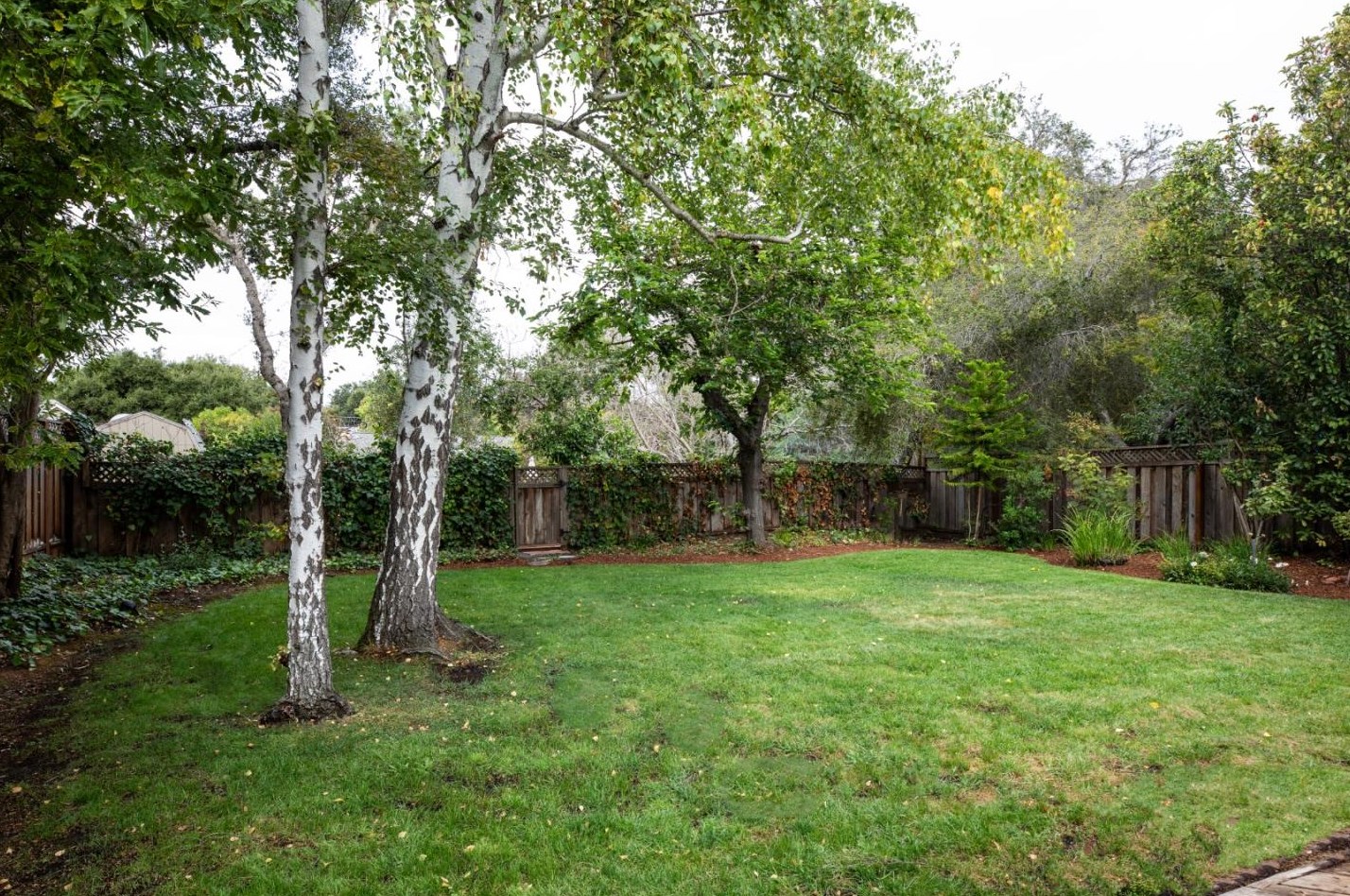 914 Riverside Dr, Los Altos CA 94024-4828 exterior