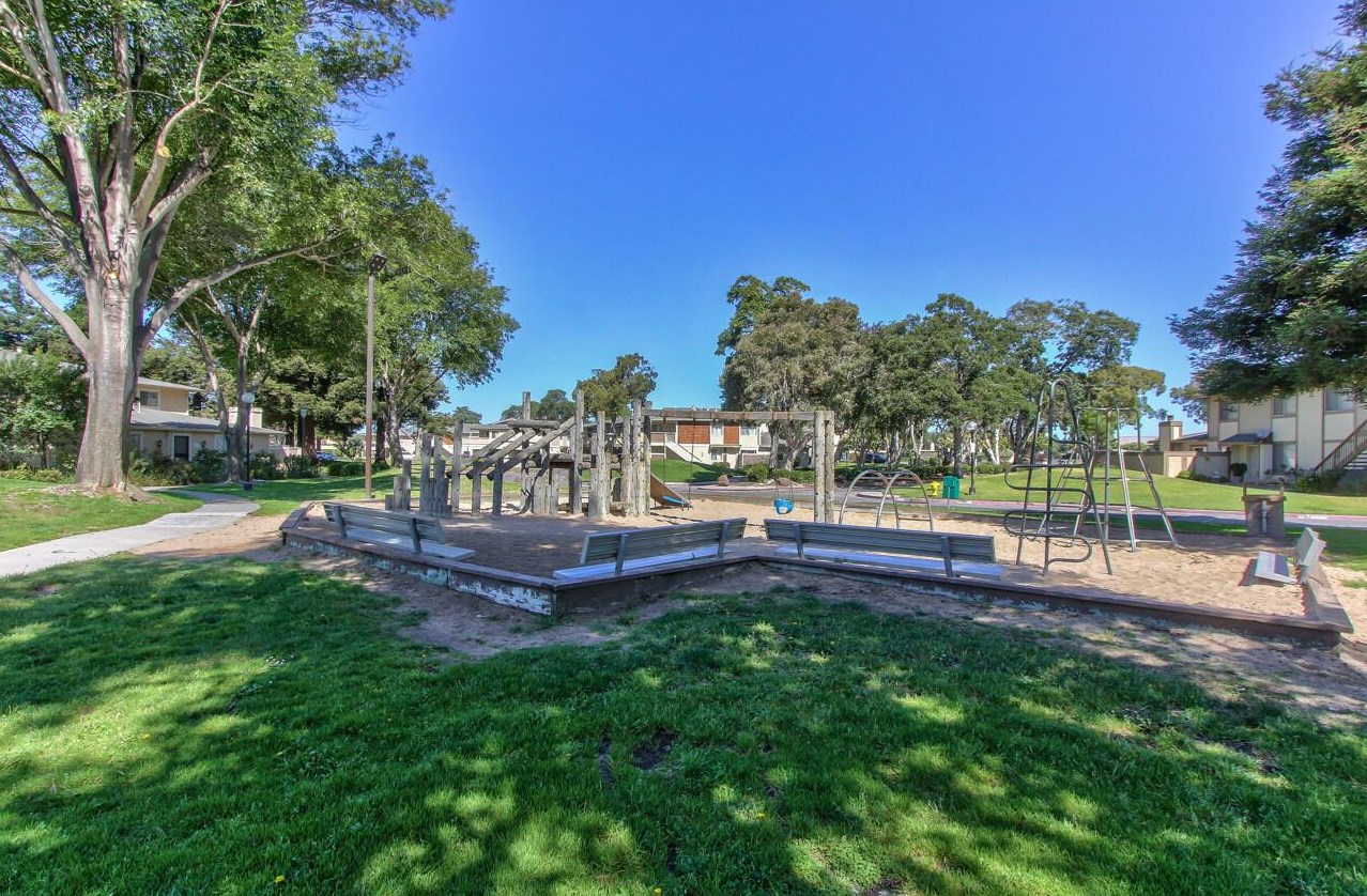 1867 Cherokee Dr, Salinas CA  93906-2384 exterior