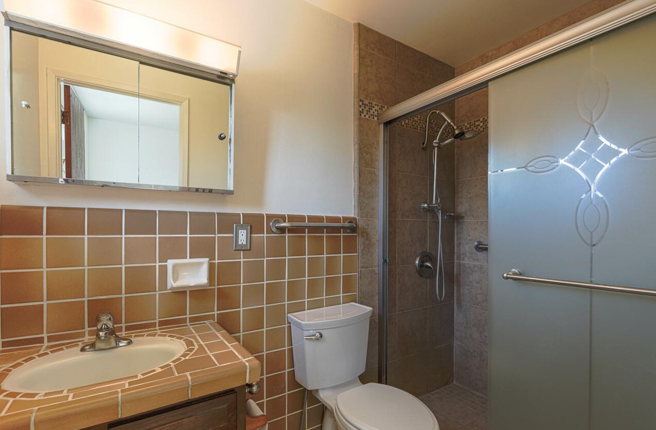 430 Calaveras Dr, Salinas CA 93906-2507 exterior