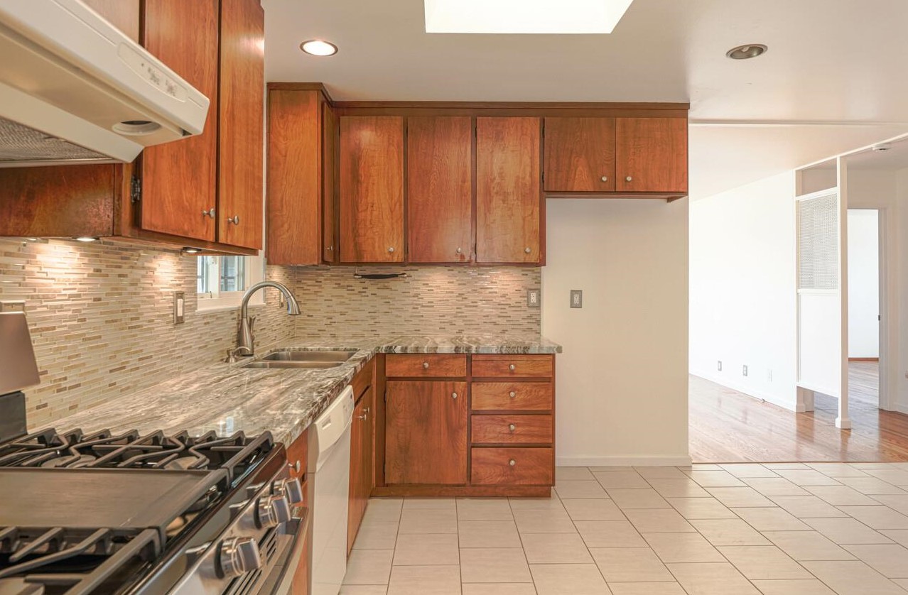 430 Calaveras Dr, Salinas CA 93906-2507 exterior