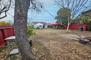 1261 W 22nd St, Merced, CA 95340 - Photo 9