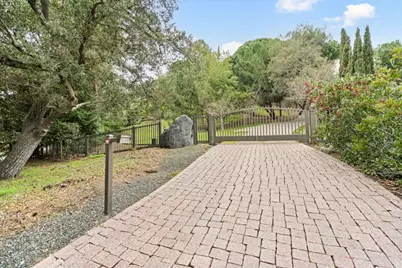 11481 Magdalena Rd, Los Altos Hills, CA 94024 - Photo 63