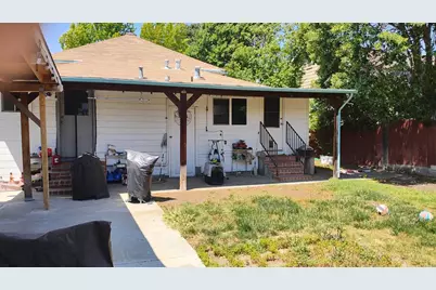 713 7th St, Hollister, CA 95023 - Photo 17