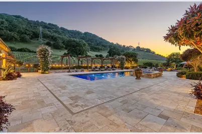 1405 Lakeview Ct, San Martin, CA 95046 - Photo 9