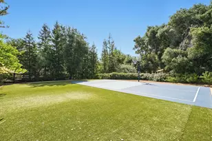 12690 Dianne Dr, Los Altos Hills, CA 94022 - Photo 55