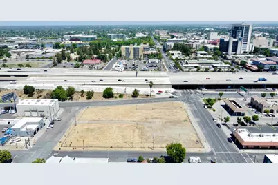 325 S Center St, Stockton, CA 95203 - Photo 5