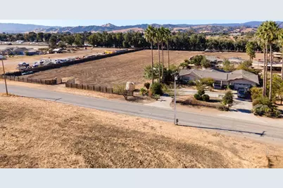 13705 Sycamore Ave, San Martin, CA 95046 - Photo 5