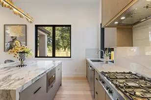 18071 Saratoga-Los Gatos Rd, Monte Sereno, CA 95030 - Photo 19