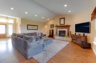 303 Taryn Ct, Hollister, CA 95023 - Photo 7