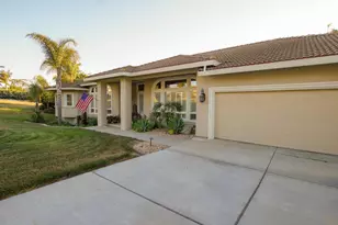 303 Taryn Ct, Hollister, CA 95023 - Photo 3
