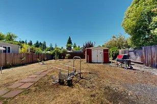 3939 Edgemoor Pl, Oakland, CA 94605 - Photo 19