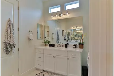 2102 White Oak Dr, Hollister, CA 95023 - Photo 21