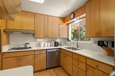 15292 Stratford Ct, Monte Sereno, CA 95030 - Photo 7