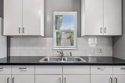 5664 Gaskill St, Oakland, CA 94608 - Photo 7