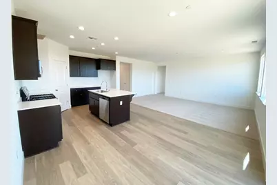 1269 Gypsum Dr 2-18, Los Banos, CA 93635 - Photo 3