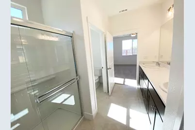 1269 Gypsum Dr 2-18, Los Banos, CA 93635 - Photo 11