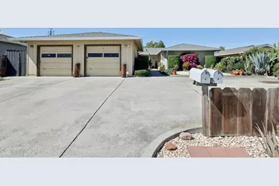 880 Apricot Ln, Hollister, CA 95023 - Photo 1