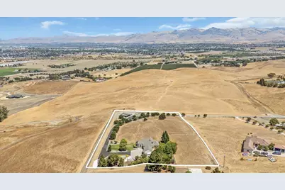 275 Nicholson Dr, Hollister, CA 95023 - Photo 3