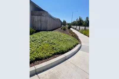 2001 Wildflower Dr, Hollister, CA 95023 - Photo 3