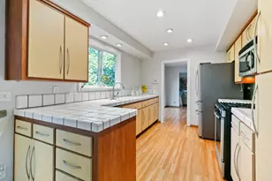 878 Hillcrest Dr, Redwood City, CA 94062 - Photo 9