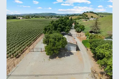 804 Comstock Rd, Hollister, CA 95023 - Photo 5