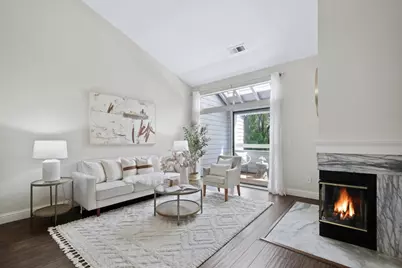 1735 Parkview Green Cir, San Jose, CA 95131 - Photo 3