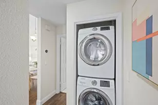 1735 Parkview Green Cir, San Jose, CA 95131 - Photo 23